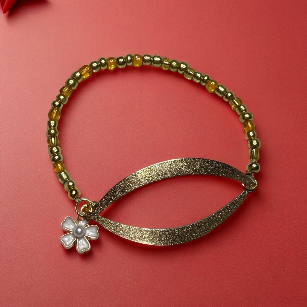 Hand Crafted Gold and White Flower Beaded Bracelet